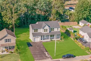 817 Pond View Rd, Riverhead, NY 11901 - Photo 10