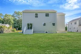 817 Pond View Rd, Riverhead, NY 11901 - Photo 6