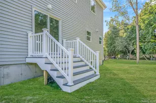 817 Pond View Rd, Riverhead, NY 11901 - Photo 8