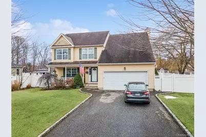 80 Fairview Avenue, Islip Terrace, NY 11752 - Photo 2