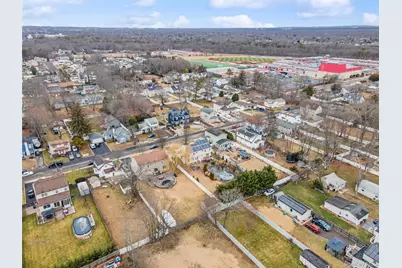 80 Fairview Avenue, Islip Terrace, NY 11752 - Photo 8