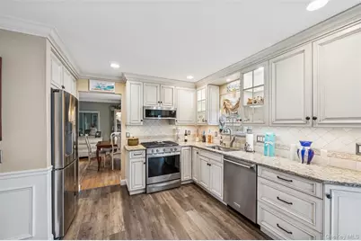 80 Fairview Avenue, Islip Terrace, NY 11752 - Photo 28