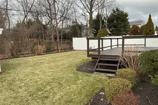 34 Scholl Dr, Farmingdale, NY 11735 - Photo 16