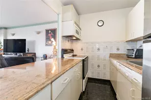 25-40 Shore Blvd, Astoria, NY 11102 - Photo 10