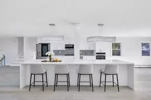 7 Suzanne Ln, Bethpage, NY 11714 - Photo 4