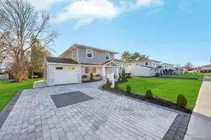 7 Suzanne Ln, Bethpage, NY 11714 - Photo 2