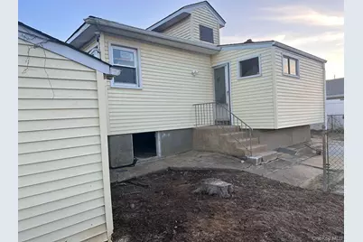 136 Cary Place, Freeport, NY 11520 - Photo 8