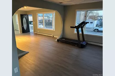 136 Cary Place, Freeport, NY 11520 - Photo 4