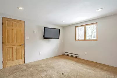 195 Norma Avenue, West Islip, NY 11795 - Photo 14