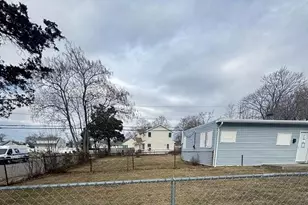 20 Somerset Road N, Amityville, NY 11701 - Photo 2