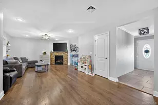 10 Lee Gray Ct, Glen Cove, NY 11542 - Photo 6