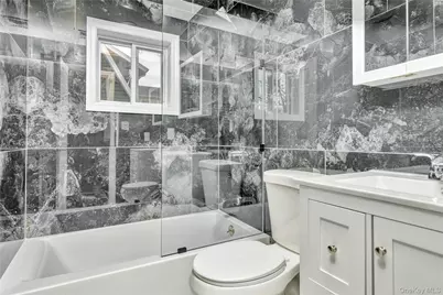 1811 Bedford Avenue, Merrick, NY 11566 - Photo 14