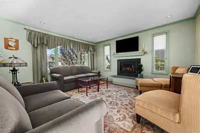 264 N Delaware Avenue, Massapequa, NY 11758 - Photo 4