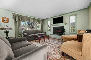 264 N Delaware Ave, Massapequa, NY 11758 - Photo 4