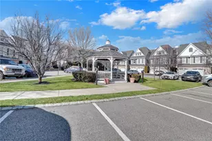 514 Pacing Way, Westbury, NY 11590 - Photo 4