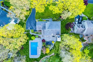 212 Fairway Dr, Wading River, NY 11792 - Photo 4