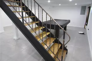 321 Redmont Rd, West Hempstead, NY 11552 - Photo 24