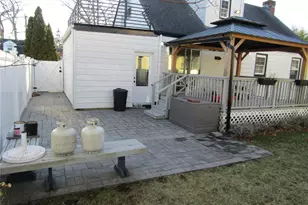 321 Redmont Rd, West Hempstead, NY 11552 - Photo 26