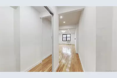 139-15 83rd Avenue #503, Briarwood, NY 11435 - Photo 2