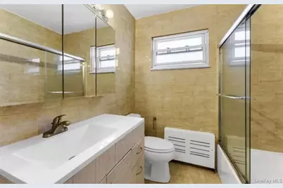 23 Doris Avenue, Franklin Square, NY 11010 - Photo 8