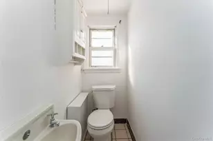 12 Taylor Pl, Hempstead, NY 11550 - Photo 8