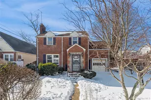 12 Taylor Pl, Hempstead, NY 11550 - Photo 2