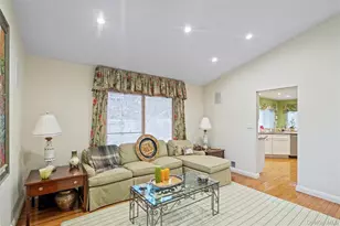 260 Vista Dr, Jericho, NY 11753 - Photo 10