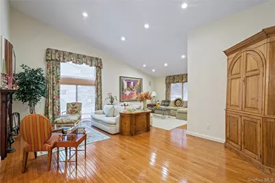 260 Vista Drive #260, Jericho, NY 11753 - Photo 4