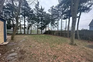 104 Weeks Rd, North Babylon, NY 11703 - Photo 10