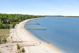 250 Paradise Point Rd, Southold, NY 11971 - Photo 24