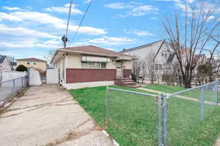 22 Mason St, Hempstead, NY 11550 - Photo 2