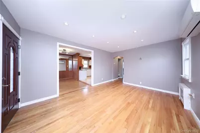 138 Ormonde Boulevard, Valley Stream, NY 11580 - Photo 6