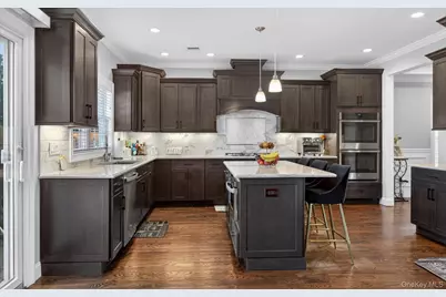 805 Pine Place, Bellmore, NY 11710 - Photo 4