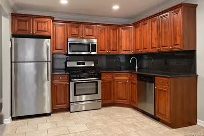 115 Connetquot Avenue #9, Brookhaven, NY 11730 - Photo 2