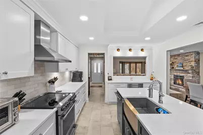 26 Glenwood Road, Plainview, NY 11803 - Photo 14