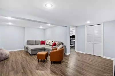 26 Glenwood Road, Plainview, NY 11803 - Photo 22