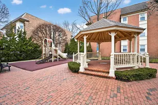 207-16 Melissa Ct, Bayside, NY 11360 - Photo 18