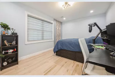 215 Marguerite Ave, Floral Park, NY 11001 - Photo 28
