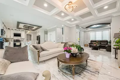 215 Marguerite Ave, Floral Park, NY 11001 - Photo 10