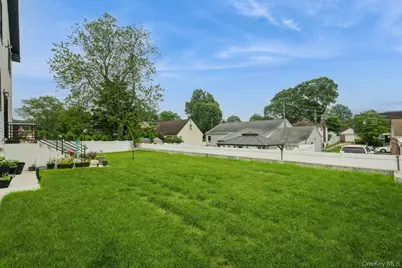 215 Marguerite Ave, Floral Park, NY 11001 - Photo 32