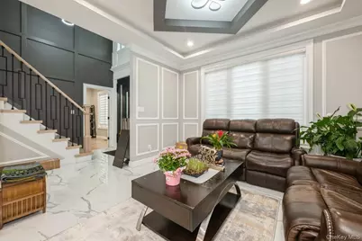 215 Marguerite Ave, Floral Park, NY 11001 - Photo 6