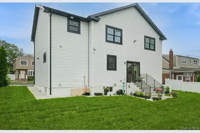 215 Marguerite Ave, Floral Park, NY 11001 - Photo 34