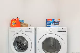 215 Marguerite Ave, Floral Park, NY 11001 - Photo 18