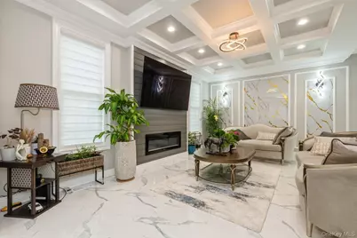 215 Marguerite Ave, Floral Park, NY 11001 - Photo 8