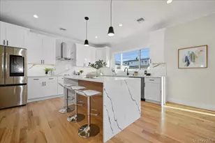 2 Jupiter Ln, Levittown, NY 11756 - Photo 12