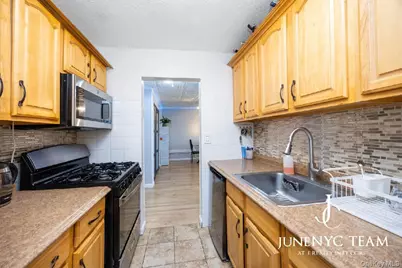 152-18 Union Turnpike #204K, Flushing, NY 11367 - Photo 10