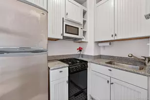 310 E 49th St, New York, NY 10017 - Photo 6