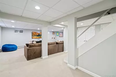 172 Burtis Lane, Syosset, NY 11791 - Photo 32