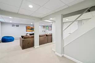 172 Burtis Ln, Syosset, NY 11791 - Photo 32