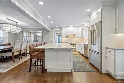 172 Burtis Lane, Syosset, NY 11791 - Photo 12